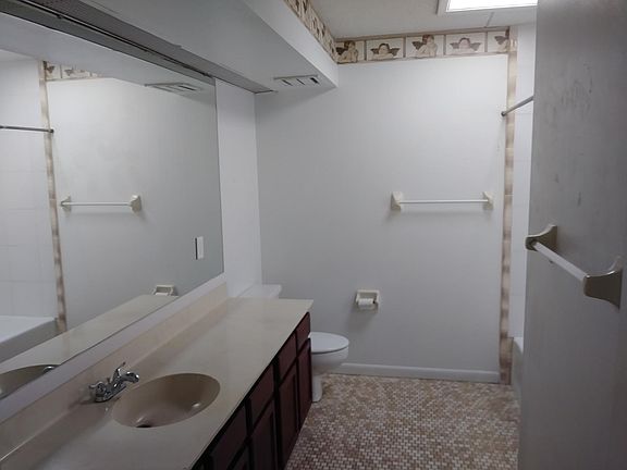 5th image of 609 Belltower Ave APT A