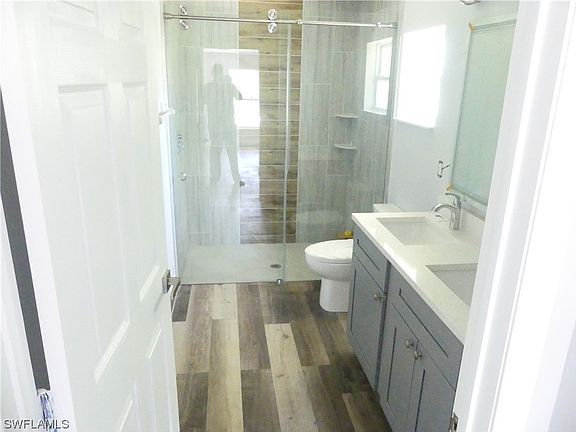 3rd image of 1402 NE 20th St