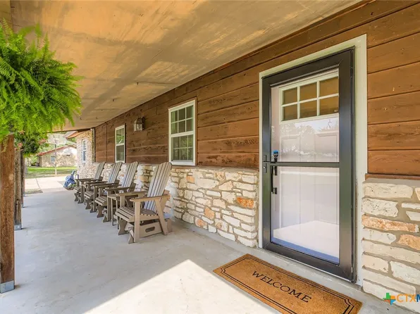 227 Crest Circle Dr, San Marcos, TX 78666