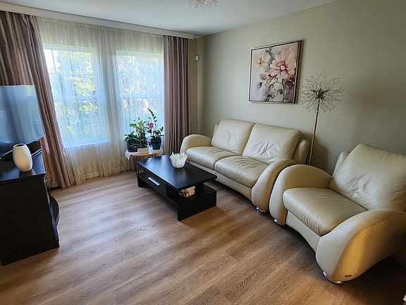 5th image of 305 Holiday Ln