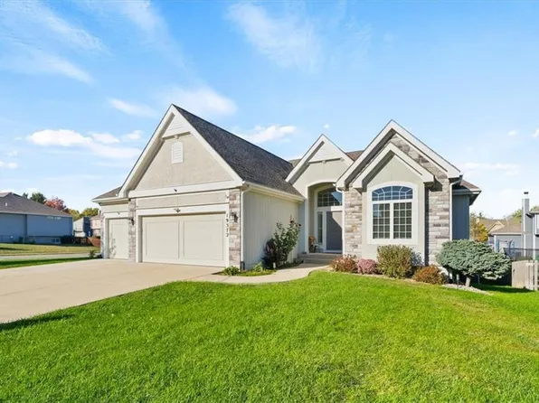 19372 W 210th St, Spring Hill, KS 66083