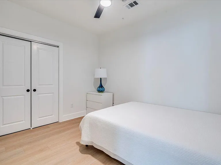 3000 Duval St #102 — Photo 17