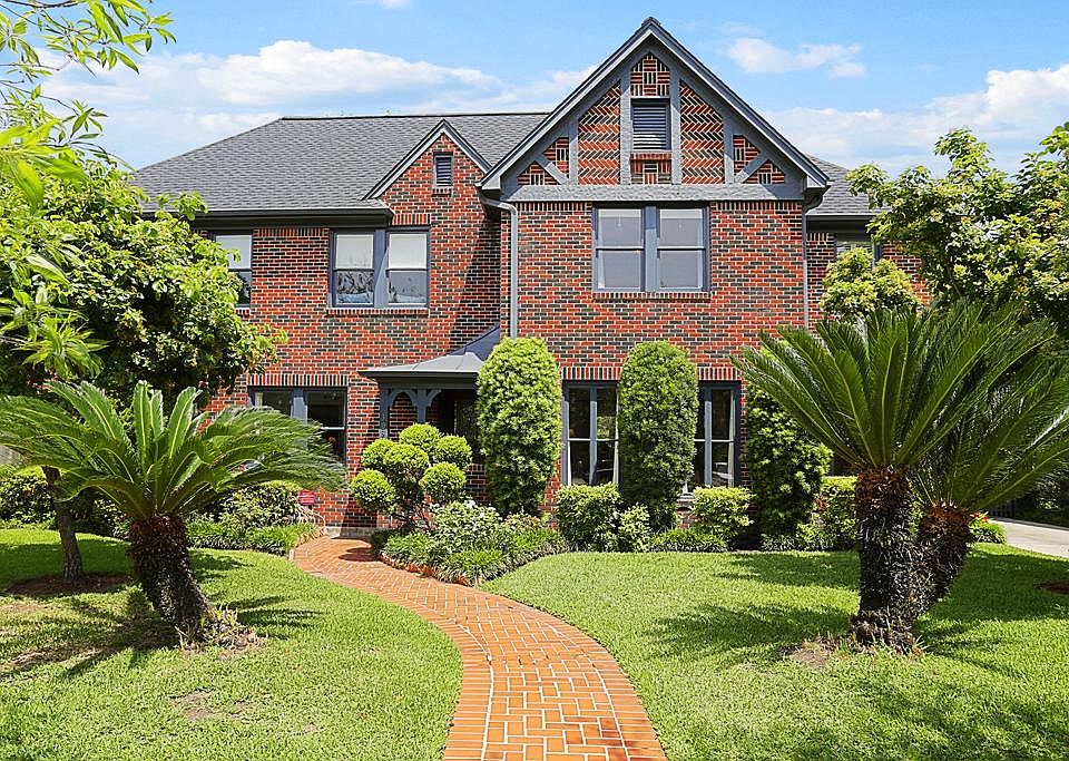 3032 Rice Boulevard combines traditional charm and modern conveniences