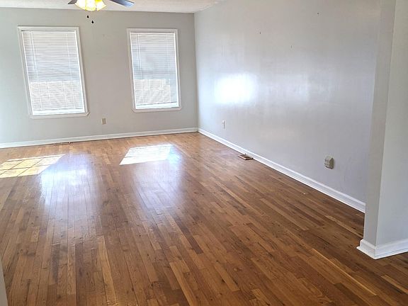 5th image of 305 Back Draft Rd