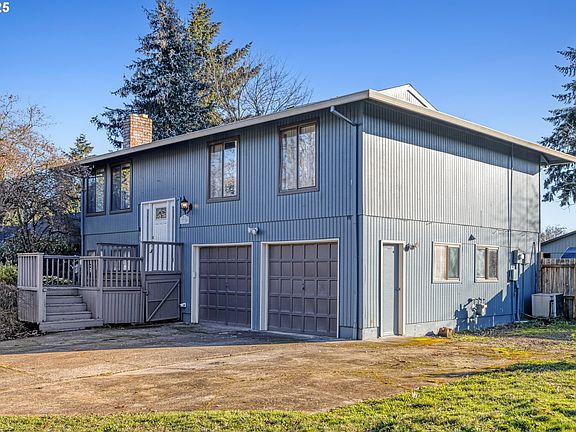 3rd image of 3720 SE Oak Ct
