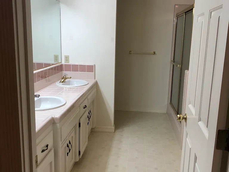 140 Helgren Ct — Photo 11