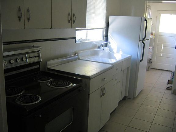 4th image of 803 N D St #A