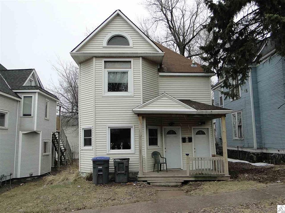 1st image of 225 N 11th Ave E