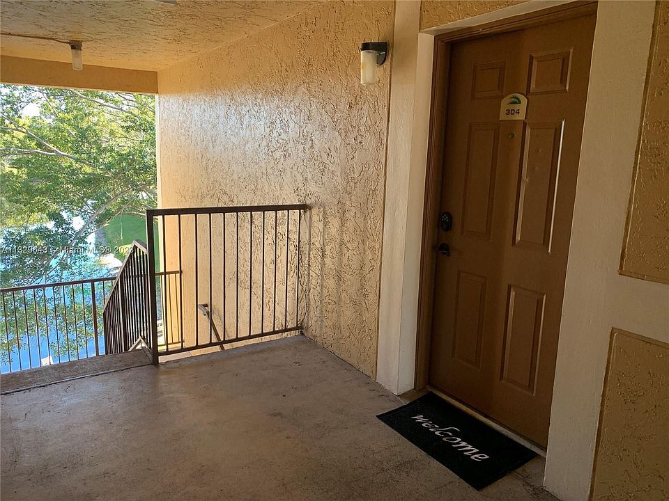 1st image of 251 Palm Cir W APT 304