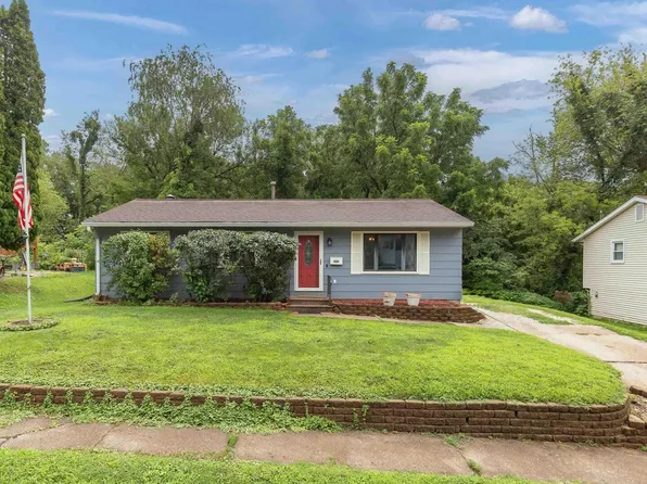 321 5th Street Ct, Silvis, IL 61282