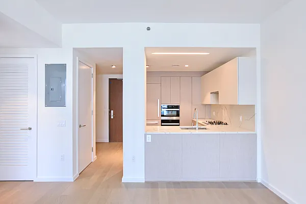 Sold by Fultonex Realty LLC | media 9