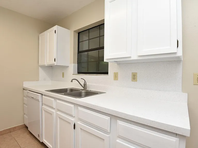 5462 Bracken Ct — Photo 8
