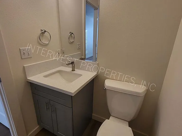 520 NE 128th Ave — Photo 5