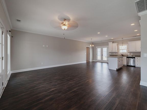 2nd image of 637 Laurel Ln