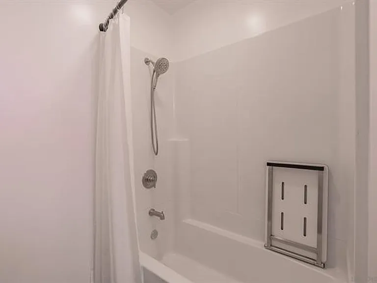 1316 E Grand Ave #201 — Photo 33