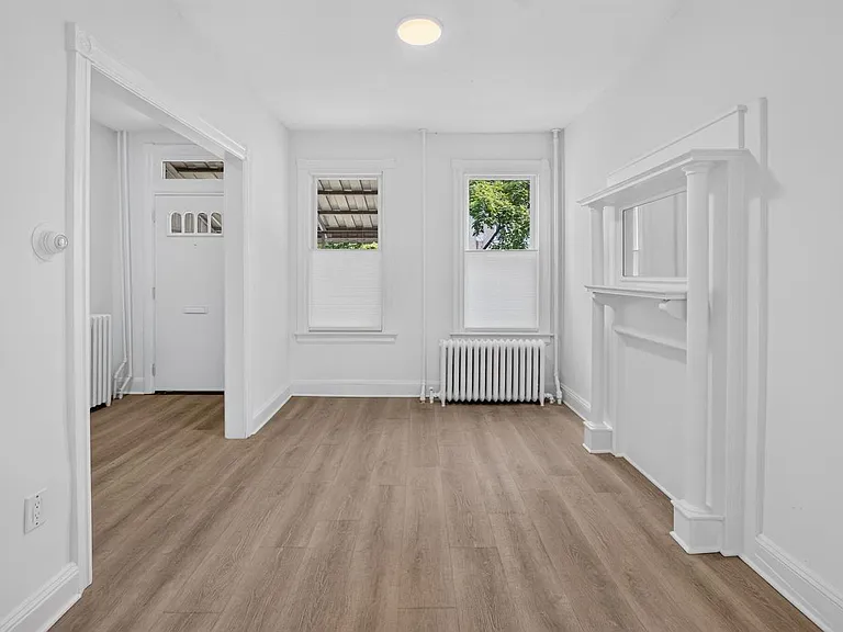766 Hobart Pl NW — Photo 3