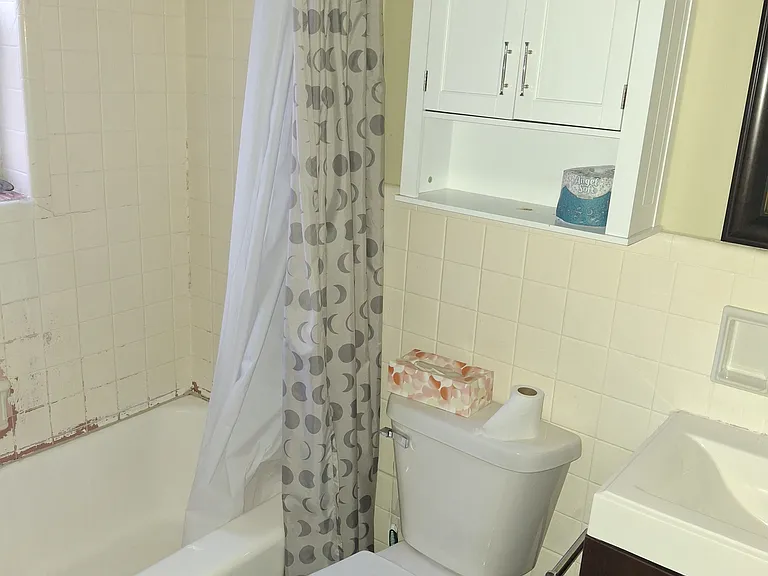 2351 Vera Ave — Photo 8