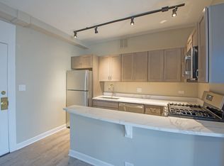 432 W Belmont, Chicago, IL 60657