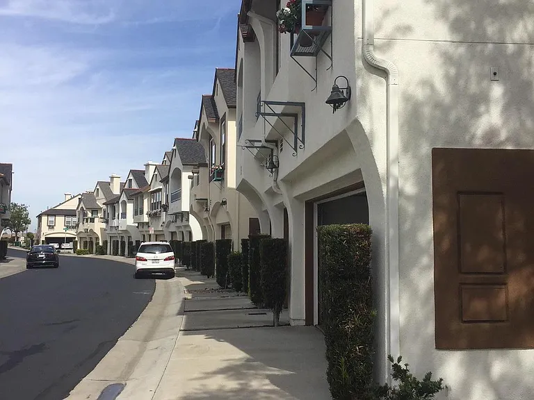 16939 Robins Nest Way — Photo 1