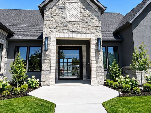 4th image of 1012 Devonshire Dr N