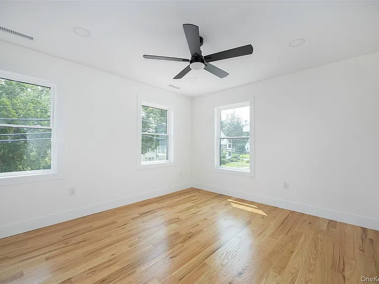 7441 S Broadway — Photo 23
