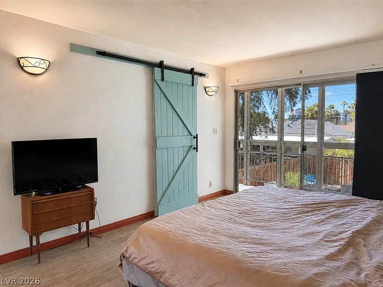 1037 Bracken Ave — Photo 8