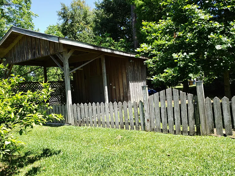 321 Genevieve Dr — Photo 3