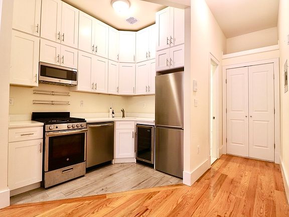 2nd image of 159 W 75th St #2A