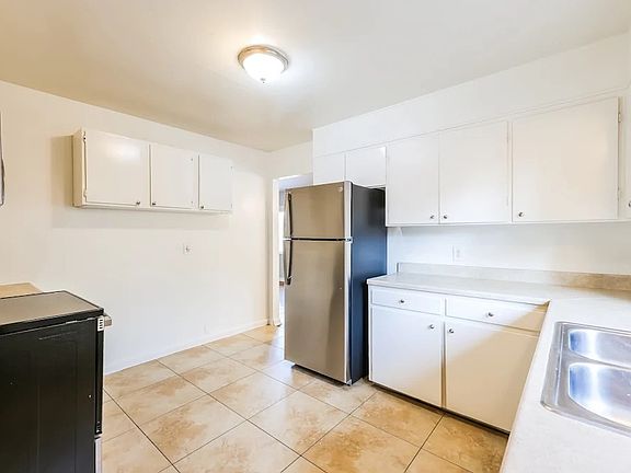 3rd image of 2048 Ironton St
