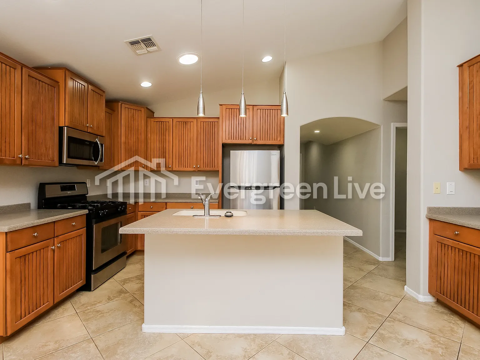 4 bed, 3.0 bath, 1840 sqft, $1,795 — Photo 2