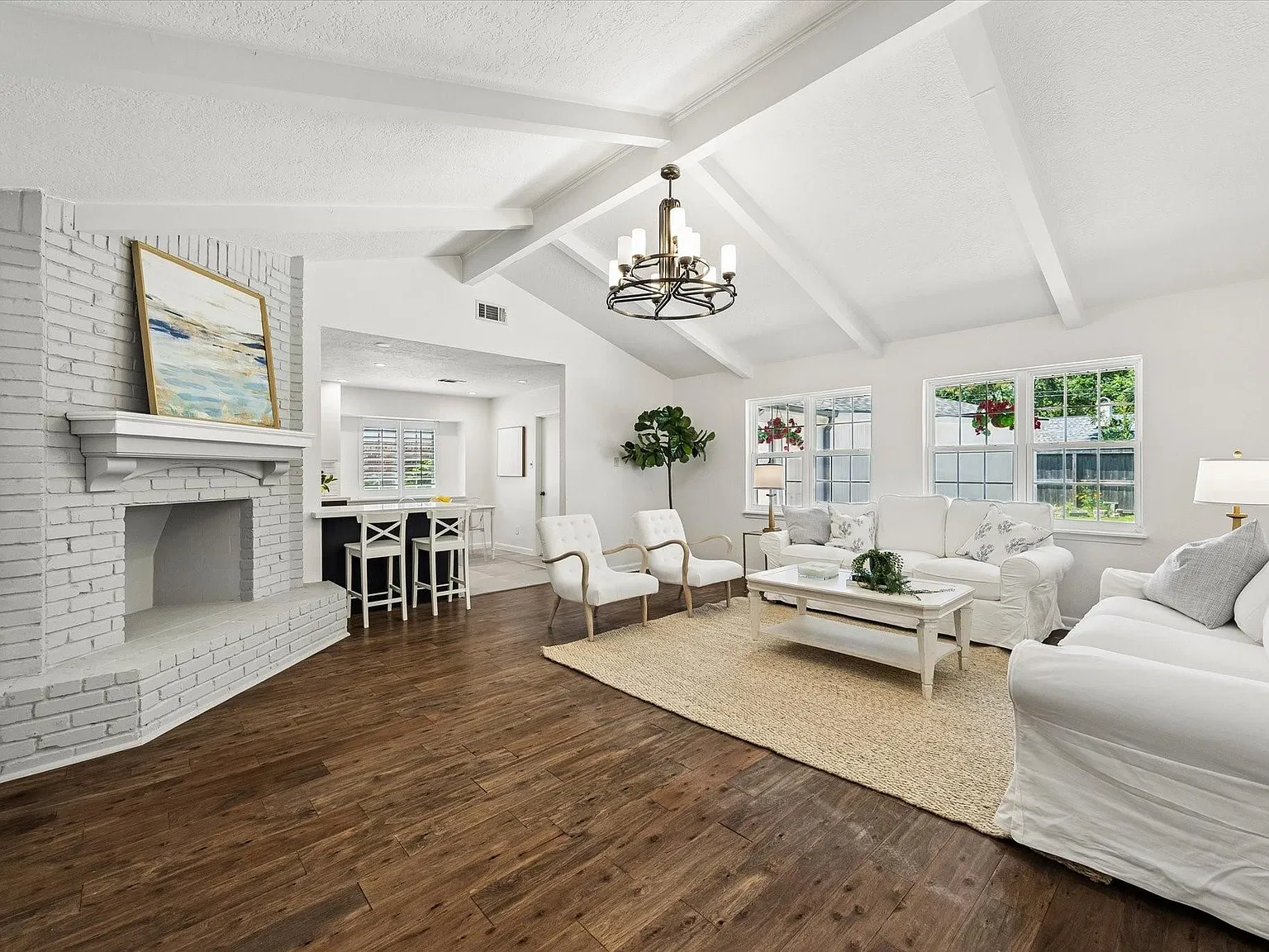 4 bed, 2.0 bath, 2180 sqft, $3,500 — Photo 2