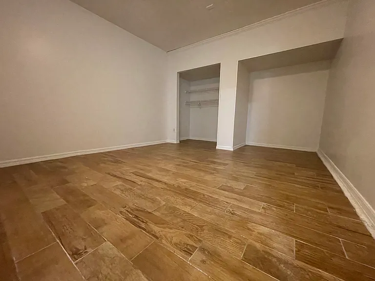 2701 NE 10th St #307 — Photo 6