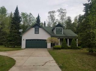 18797 Clipperview Rd, Charlevoix, MI 49720