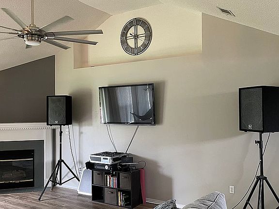 3rd image of 406 Riverchase Blvd