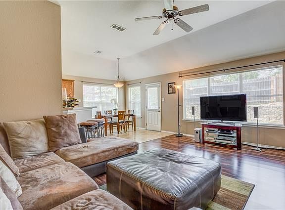 4th image of 106 Charlotte Dr