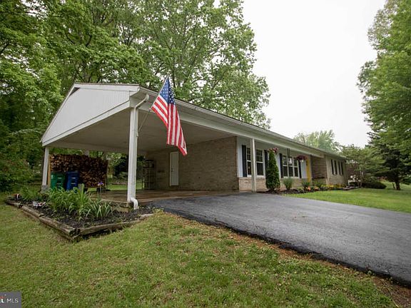 5th image of 250 Hemlock Ln