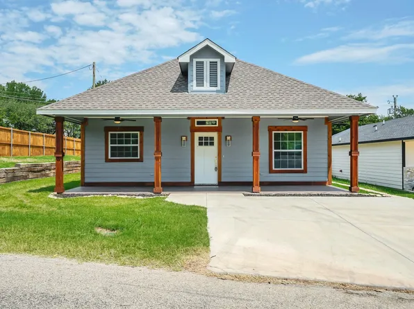 800 Crow Ct, Granbury, TX 76048