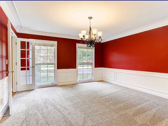 4th image of 315 Persimmon Dr