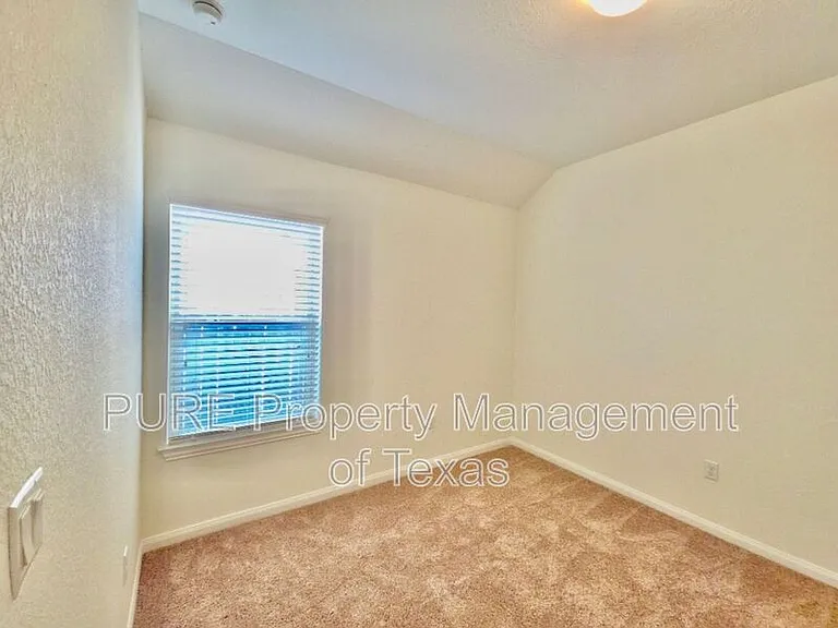 615 Linares Ln — Photo 17