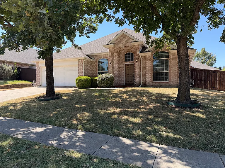 3404 Hidden Valley Dr — Photo 1