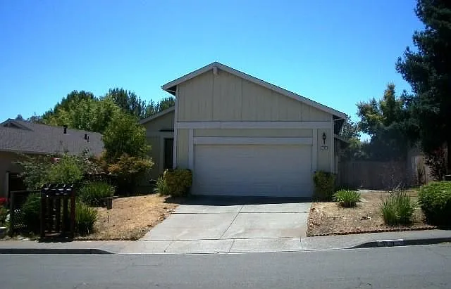 1119 Canterbury photo 1