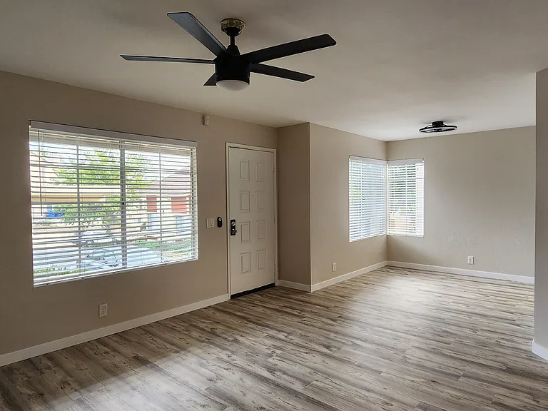 2091 Manzana Way — Photo 7
