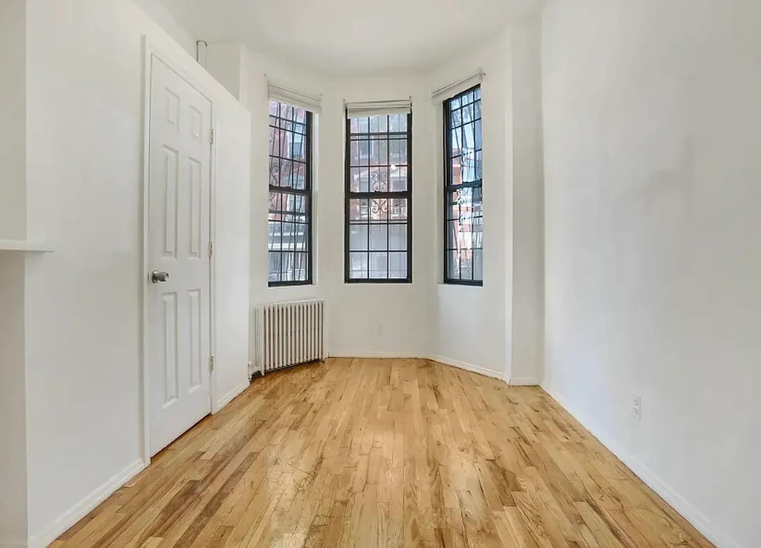 594 Driggs Avenue — Photo 4
