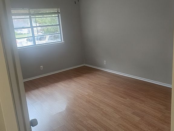 5th image of 107 Belden Cir