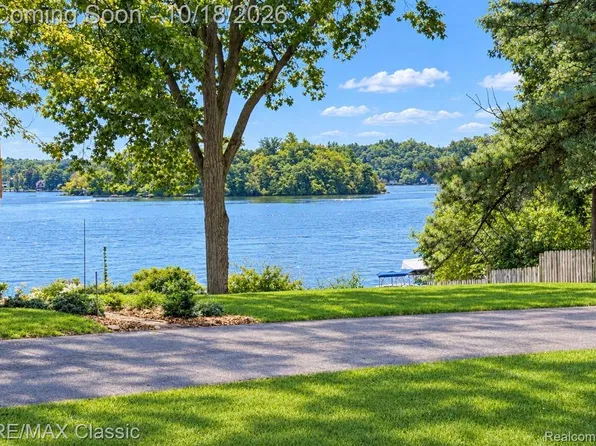 Vacant Lakeview Dr, Highland, MI 48356