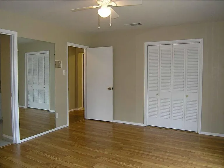 5008 Fall River Dr — Photo 3