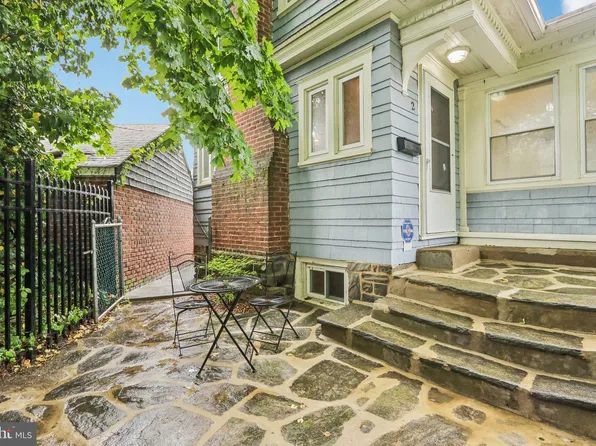 2 E Avon Rd, Brookhaven, PA 19015