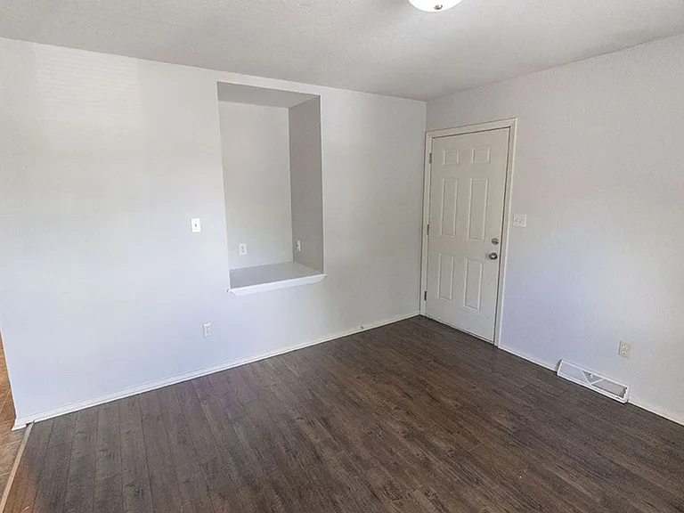 1015 W Ash St — Photo 3