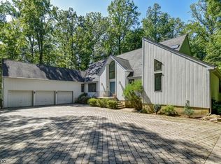 16 Jonathan Smith Rd, Morris, NJ 07960