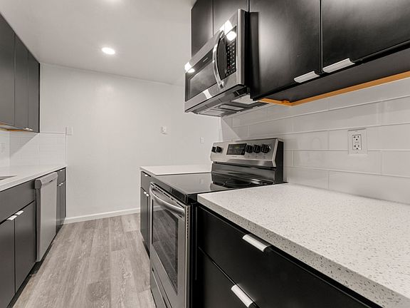 5th image of 2441 Carlmont Dr #204